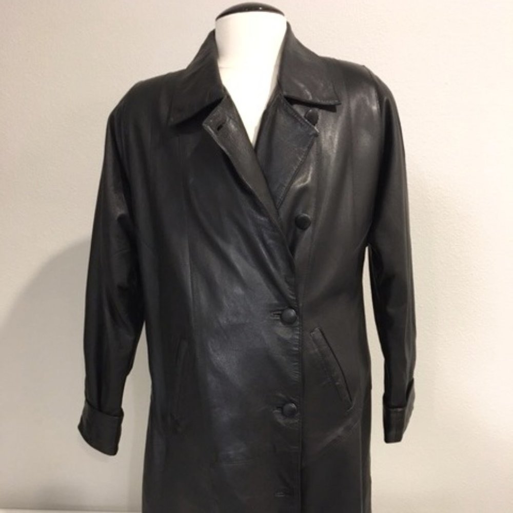 Women 100% imported leather coat excellent condition  gently used